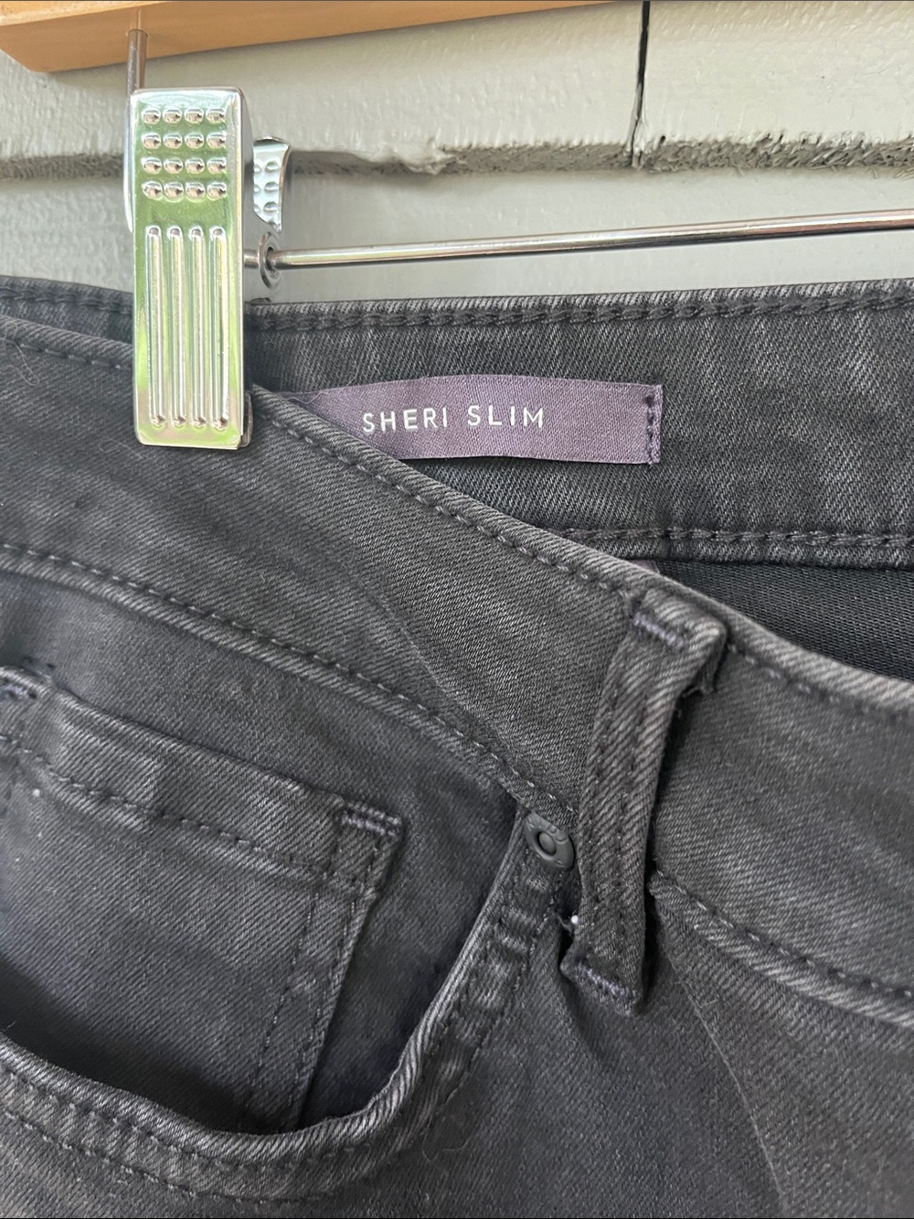 NYDJ Black Cropped Straight-Leg Jeans 12 NWT - Picture 3 of 6